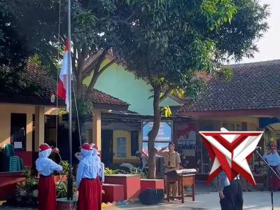 Pembina Upacara SDN 1 Purbalingga Kidul - PoliceTube