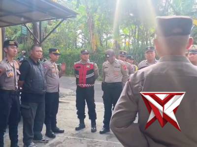 Apel pagi tersebut dipimpin oleh Kapolsek Cimenyan dan diikuti oleh seluruh personel