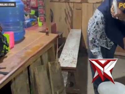 POLRES TERNATE MANKAN PULUHAN KANTONG MIRAS ILEGAL DI KELURAHAN GAMALAMA - PoliceTube