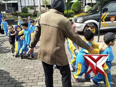 Outting class Polsek Singosari - PoliceTube