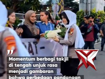 Momentum berbagi takjil ditengah unjuk rasa