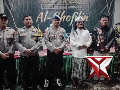 PENGAMANAN SHOLAT DAN HIMBAUAN SELALU WASPADA TERHADAP TERJADINYA GANGGUAN KAMTIBMAS - PoliceTube