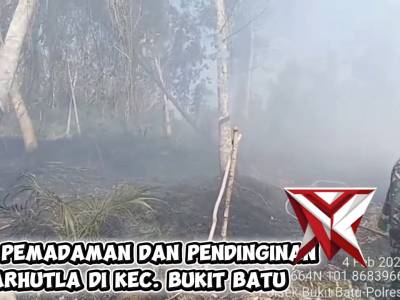 Pemadaman dan pendinginan Karhutla di bukit batu - PoliceTube