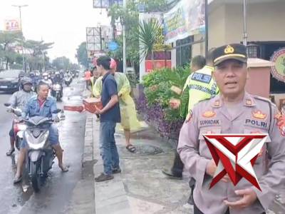 Polsek Gedangan Tebar Kebaikan, Berbagi Ratusan Nasi Kotak untuk Takjil Buka Puasa - PoliceTube