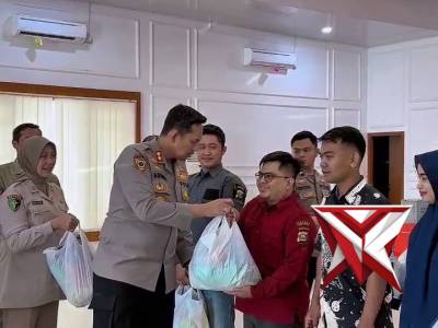 Apresiasi Kapolres Musi Rawas kepada para pramubakti Polres Musi Rawas. - PoliceTube