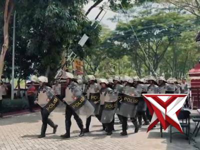 Personel Ditsamapta Polda Jawa Tengah Melaksanakan Pelatihan Dalmas Lanjut - PoliceTube
