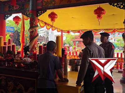 Pengamanan dan sambang oleh Satgas Preventif di Vihara Vajra Bumi Kertayuga. - PoliceTube