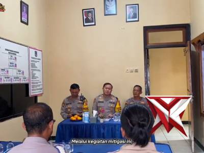 Kasipropam Polres Lamongan melakukan kunjungan ke Polsek Ngimbang - PoliceTube