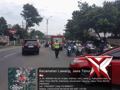 Pelayanan Rutin Pengaturan Lalu Lintas di Pagi hari di Daerah Hukum Polsek Lawang Kec. Lawang - PoliceTube