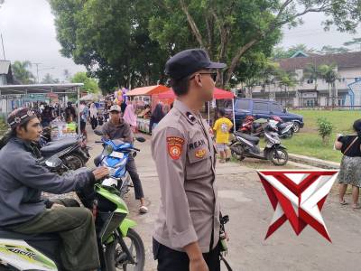 Patroli bazar takjil di desa Harjokuncaran