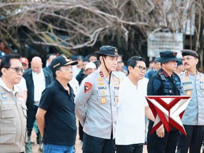 Karya Bakti Bersih Pantai dari Sampah