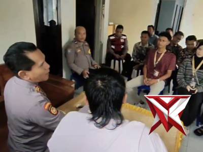 PATROLI SAMBANG DESA POLSEK MAESAN DI BALAI DESA PAKUNIRAN - PoliceTube