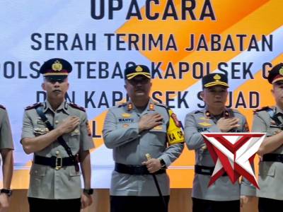 Polres Sambas menggelar upacara serah terima jabatan (Sertijab) - PoliceTube