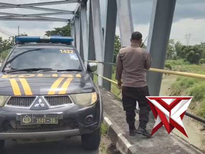 POLSEK BALONGPANGGANG: PATROLI CEK DEBIT KALI LAMONG - PoliceTube