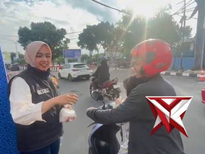 Ramadan PRIMA, Polres Sukabumi Kota bagi-bagi takjil.