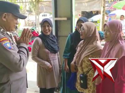 Kanit binmas berikan himbauan kamtibmas kepada pengunjung pasar malo - PoliceTube