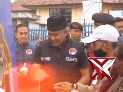 Ramadan PRIMA, Polres Sukabumi Kota bagi-bagi takjil.
