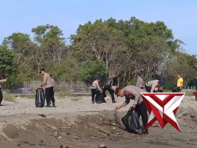 Polres Pidie dukung gerakan Indonesia ASRI lewat Jumat bersih - PoliceTube