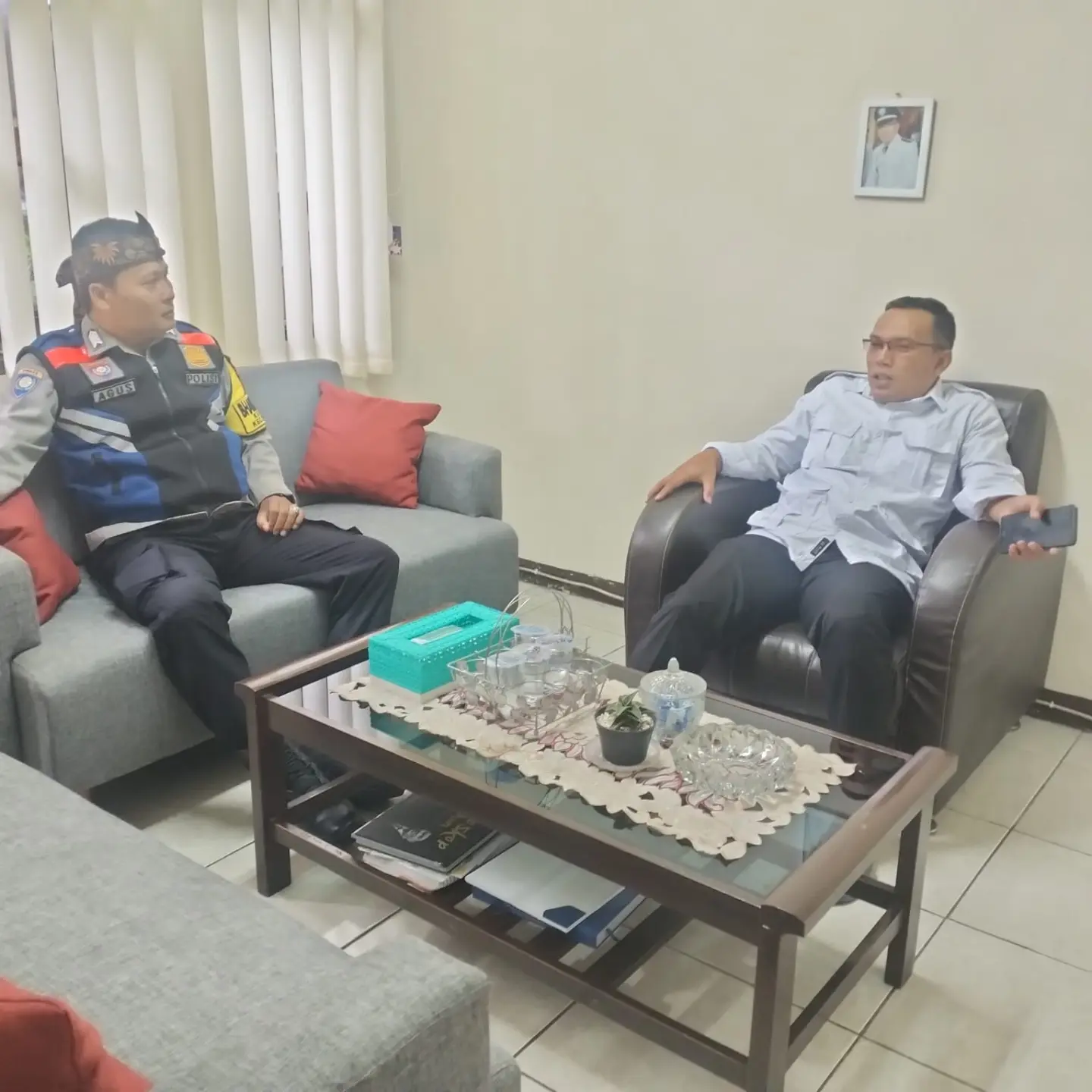 BHABINKAMTIBMAS KEL.ISOLA POLSEK SUKASARI LAKUKAN GIAT SAMBANG DOOR TO DOOR SYSTEM DAN HIMBAUAN - PoliceTube