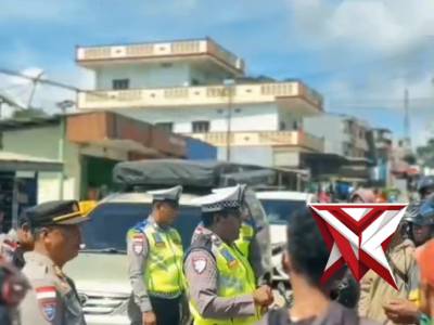 HADIR DITENGAH PENGGUNA JALAN, KASATGAS PREEMTIF SAMPAIKAN SOSIALISASI PENTINGNYA KESELAMATAN - PoliceTube