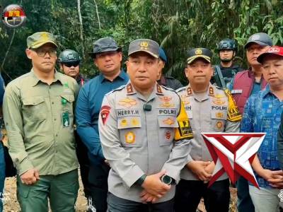 Kunjungan Kapolda Riau ke Desa Lubuk Kembang Bunga, Kecamatan Ukui, Kabupaten Pelalawan - PoliceTube