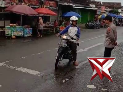 Pam pujasera takjil bulan ramadhan polsek ngariboyo - PoliceTube