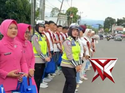Sat lantas berbagi takjil - PoliceTube