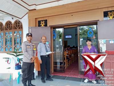 Bhabinkamtibmas Polsek Teluk Segara Laksanakan Pengamanan Ibadah di Gereja HKBP Jitra Bhabinkamtibm - PoliceTube