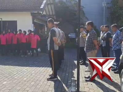 Apel jumat sehat Polsek Singosari - PoliceTube