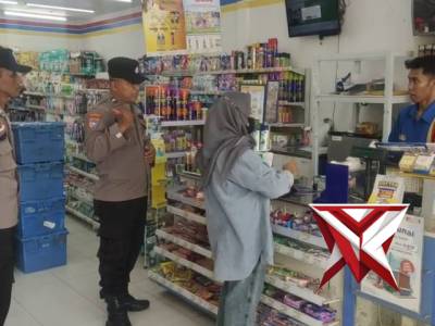 KANIT BINMAS MEMBERIKAN HIMBAUAN KEPADA PETUGAS INDOMART - PoliceTube