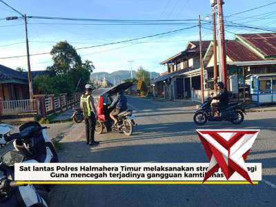 Satlantas polres halmahera timur melaksanakan strong point di seputaran kec maba - PoliceTube