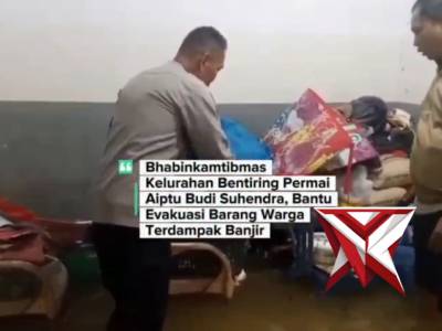 Bhabinkamtibmas Bentiring Permai Dampingi dan Bantu Evakuasi Warga Terdampak Banjir - PoliceTube