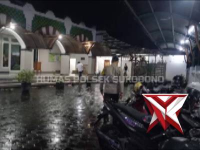 Bhabinkamtibmas Desa Kutorenon Laksanakan Pengamanan Giat Sholat Jum'at di Masjid Al Istiqomah - PoliceTube