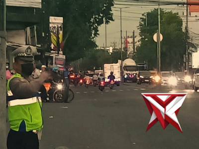 &ldquo;Melayani Masyarakat, Polsek Gedangan Gatur Lalin Pagi dan Sore&rdquo; - PoliceTube