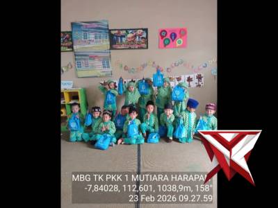 Pembagian makan bergizi - PoliceTube