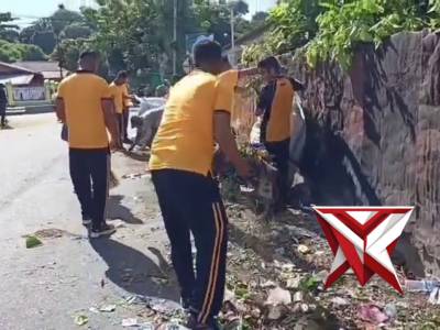 Kegiatan Jumat Sehat dan Jumat Bersih Personel Polsek Namlea - PoliceTube