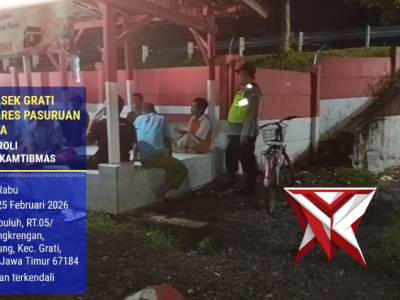 ANGGOTA POLSEK GRATI MELAKSANAKAN PATROLI DIALOGIS DENGAN WARGA DESA SUMBERAGUNG