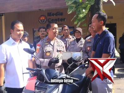 POLRES NGAWI MELAKSANAKAN PENGEMBALIAN MOTOR KORBAN CURANMOR - PoliceTube