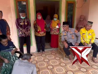 Kapolsek Banjar Agung dan Forkopimcam membantu warga ODGJ di Kampung Moris Jaya - PoliceTube
