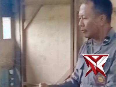 Anggota Polsek Ujungpangkah Berbagi Takjil Jelang Berbuka Puasa