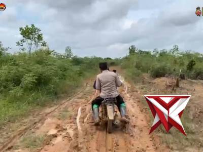 Tak Surut Meski Terendam Banjir, Polres Muara Enim Turun Langsung Dukung Ketahanan Pangan