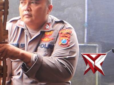 kerja bakti di rumah korban pasca banjir - PoliceTube