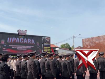 Upacara penganugerahan Tanda Kehormatan Satyalancana Pengabdian Polres Ngawi - PoliceTube