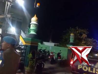 *Anggota Polsek Ujungpangkah Giat Patroli Jaga Trawih*