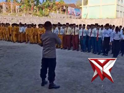 Bhabinkamtibmas Desa Kedungpanji melaksanakan binluh Kamtibmas terkait kamseltibcarlantas - PoliceTube