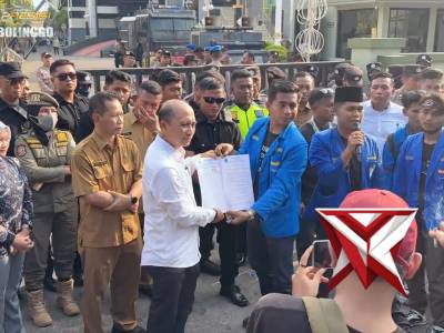 PELAYANAN AKSI DAMAI DARI PC PMII PROBOLINGGO - PoliceTube
