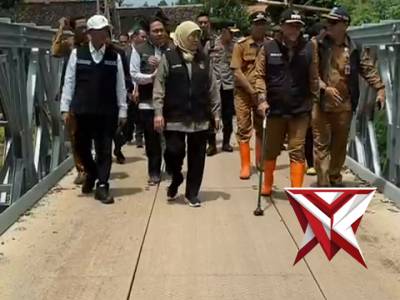 Peninjauan Masyarakat Terdampak Bencana Alam Oleh Gubernur Jawa Timur - PoliceTube