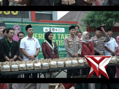 Polres Ponorogo Bagi Takjil