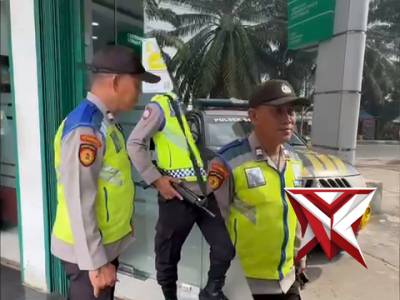 Polsek Belitang I melaksanakan giat Patroli Dialogis Perbankan - PoliceTube