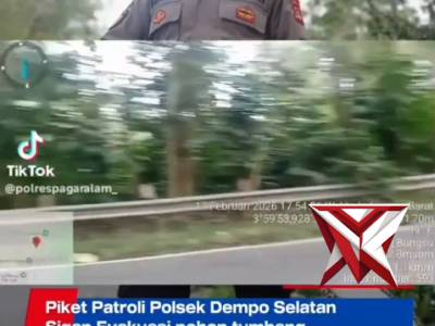 Polsek DS evakuasi pohon tumbang - PoliceTube